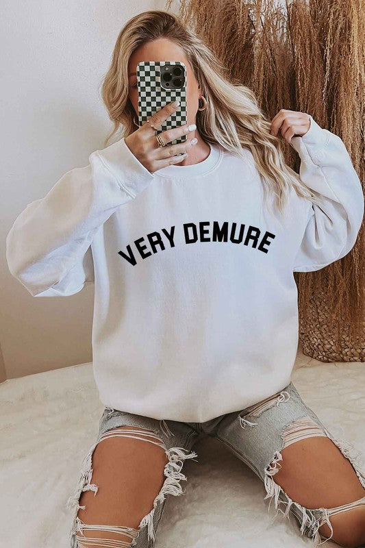 VERY DEMURE OVERSIZED SWEATSHIRT